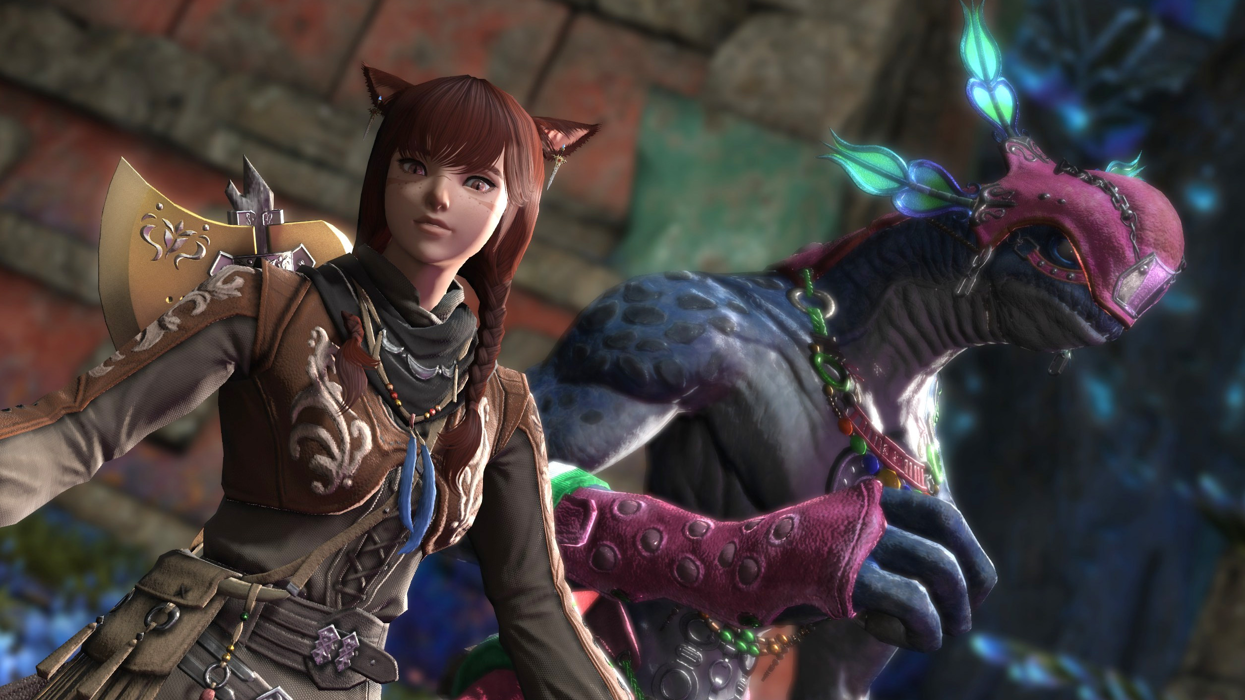A female Miqote in FF14 standing beside a Mamool Ja 