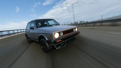 Forza Horizon 5 VW golf drifting on highway for tricks