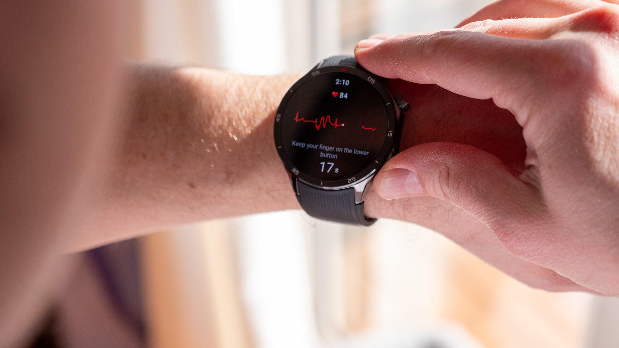 Using the ECG function on a OnePlus Watch 3