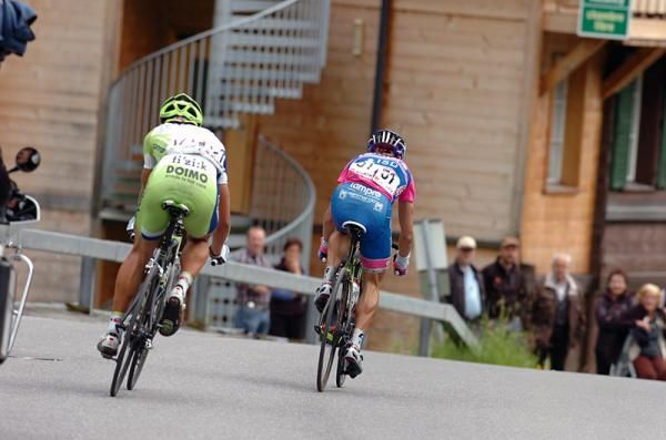 Peter Sagan (Liquigas-Cannondale) and Damiano Cunego (Lampre-ISd) near the finish of stage three.