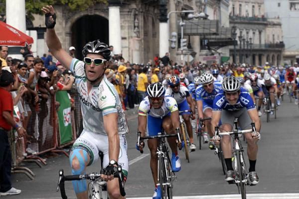 Martin Gilbert (Spidertech pb Planet Energy) wins the final stage.