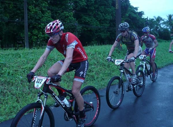 Alexander Sanchez Calderon in the lead group