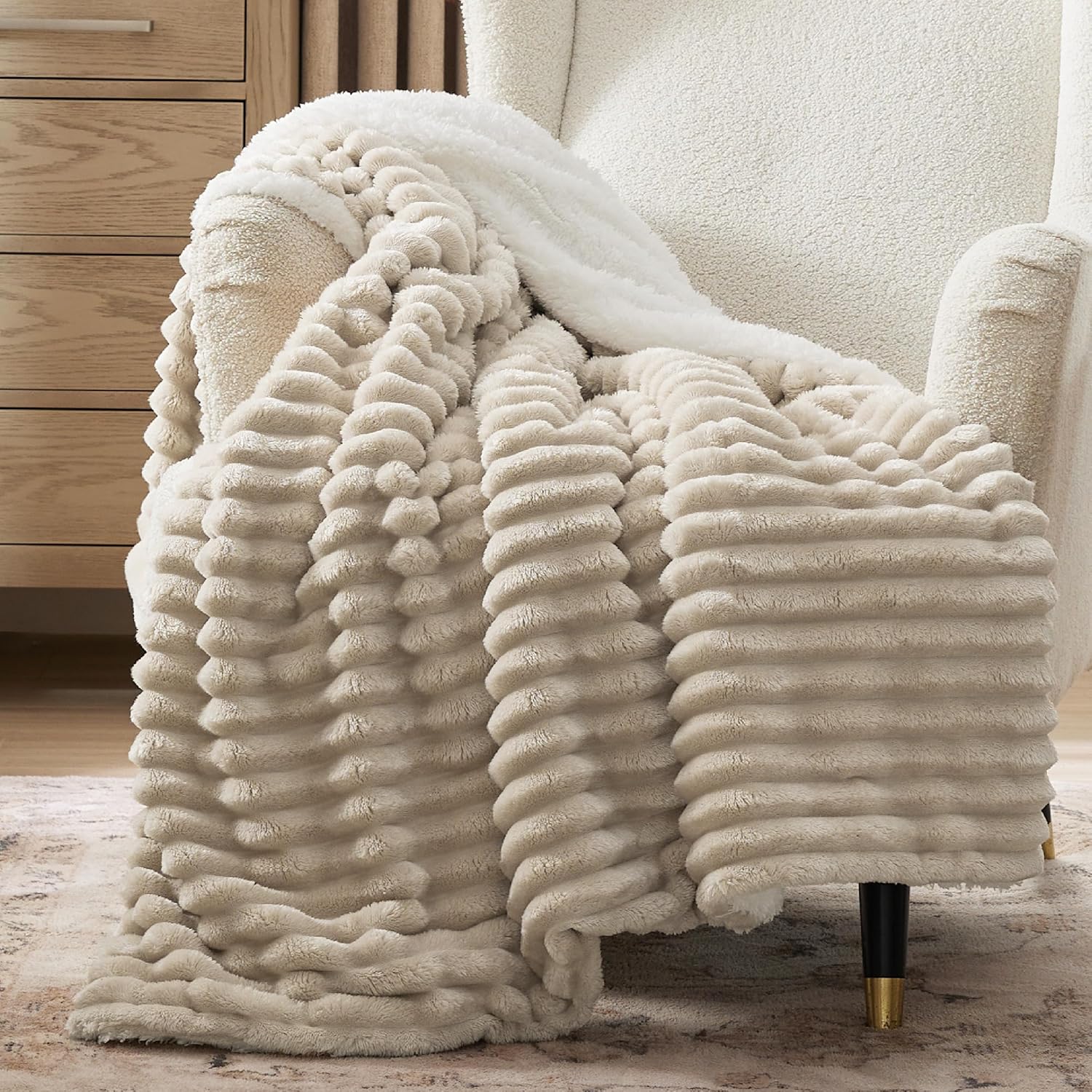 Bedsure Sherpa Fleece Throw Blanket - Fluffy Soft Cosy Winter Blankets, Thick Warm Throws for Bed Single Size, Beige, 130x150cm