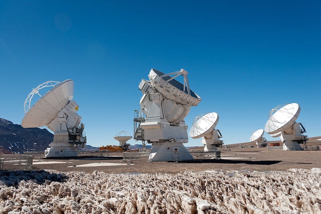 Atacama Large Millimeter/submillimeter Array (ALMA)