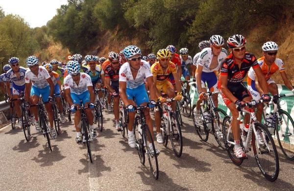 The peloton bides its time on stage 15.