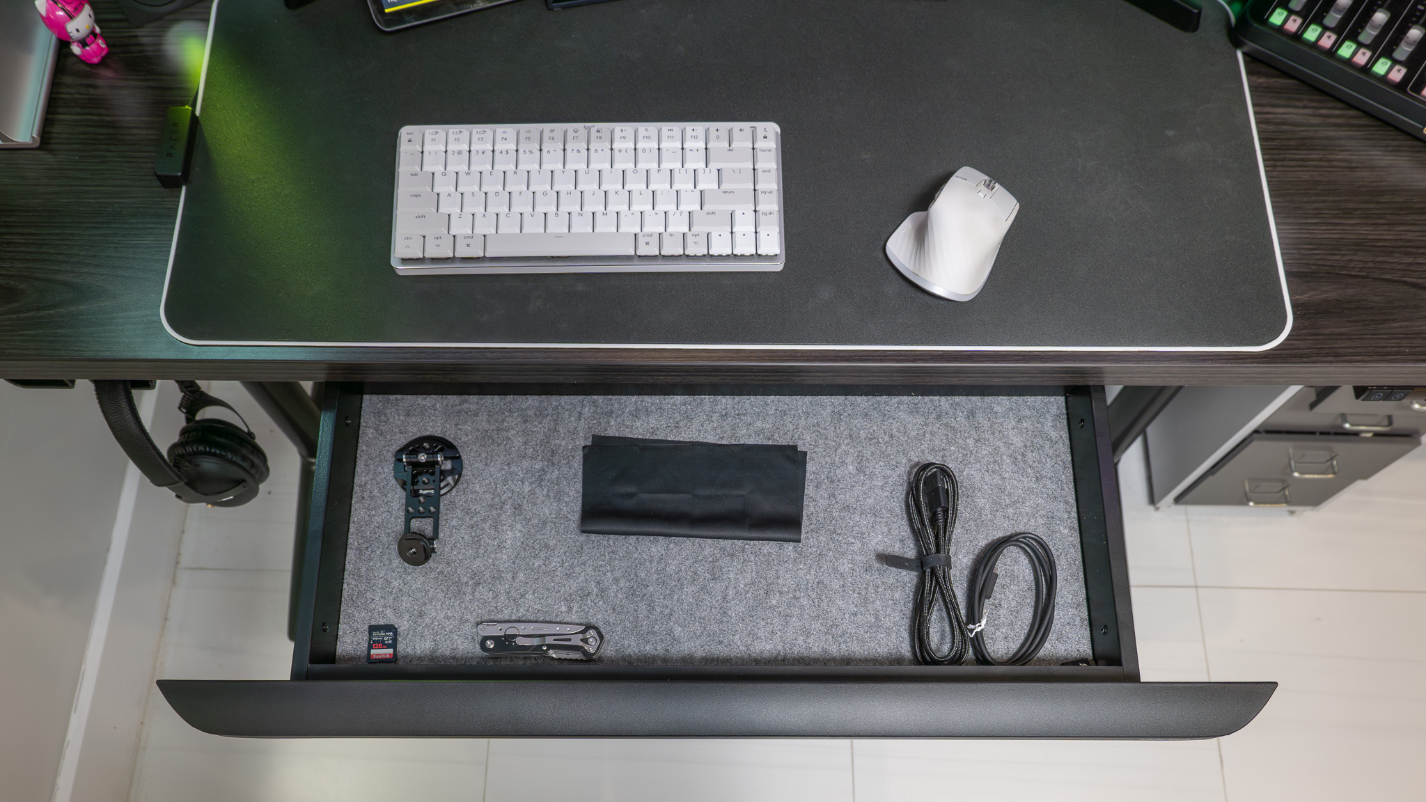 Cougar E-Odyssey - Desk Drawer Open