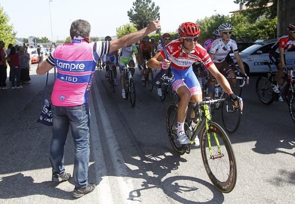 Alessandro Petacchi (Lampre - ISD) gets some lunch