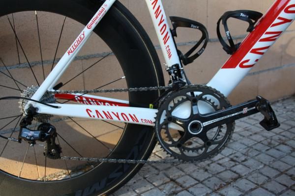 While Canyon has gone to great efforts to reduce the Aeroad's frontal area, the chain stays are still massive for good power transmission.