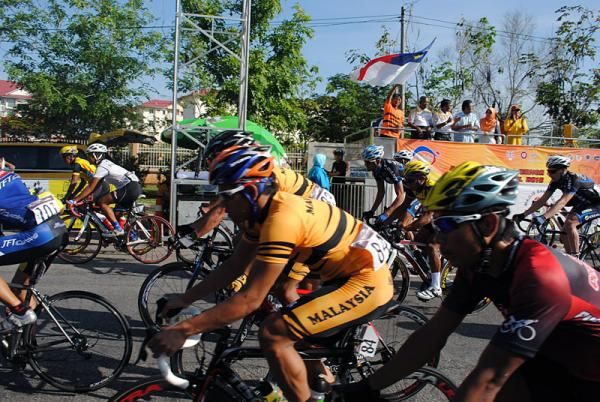 The start of the Melaka Governor Cup's final stage.