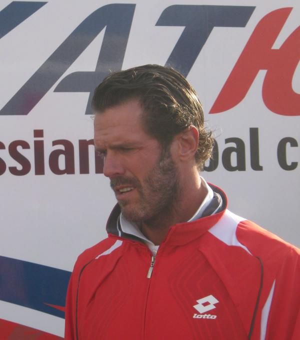 Mario Cipollini looks on