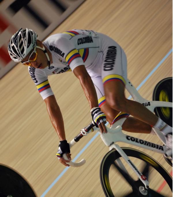 Carlos Alberto Ospina (Colombia) in the scratch race.