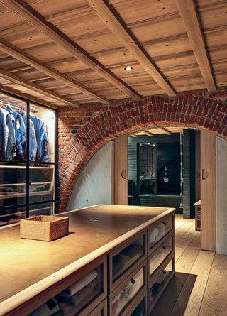 Porta Volta loft dressing room by Tomo Architects