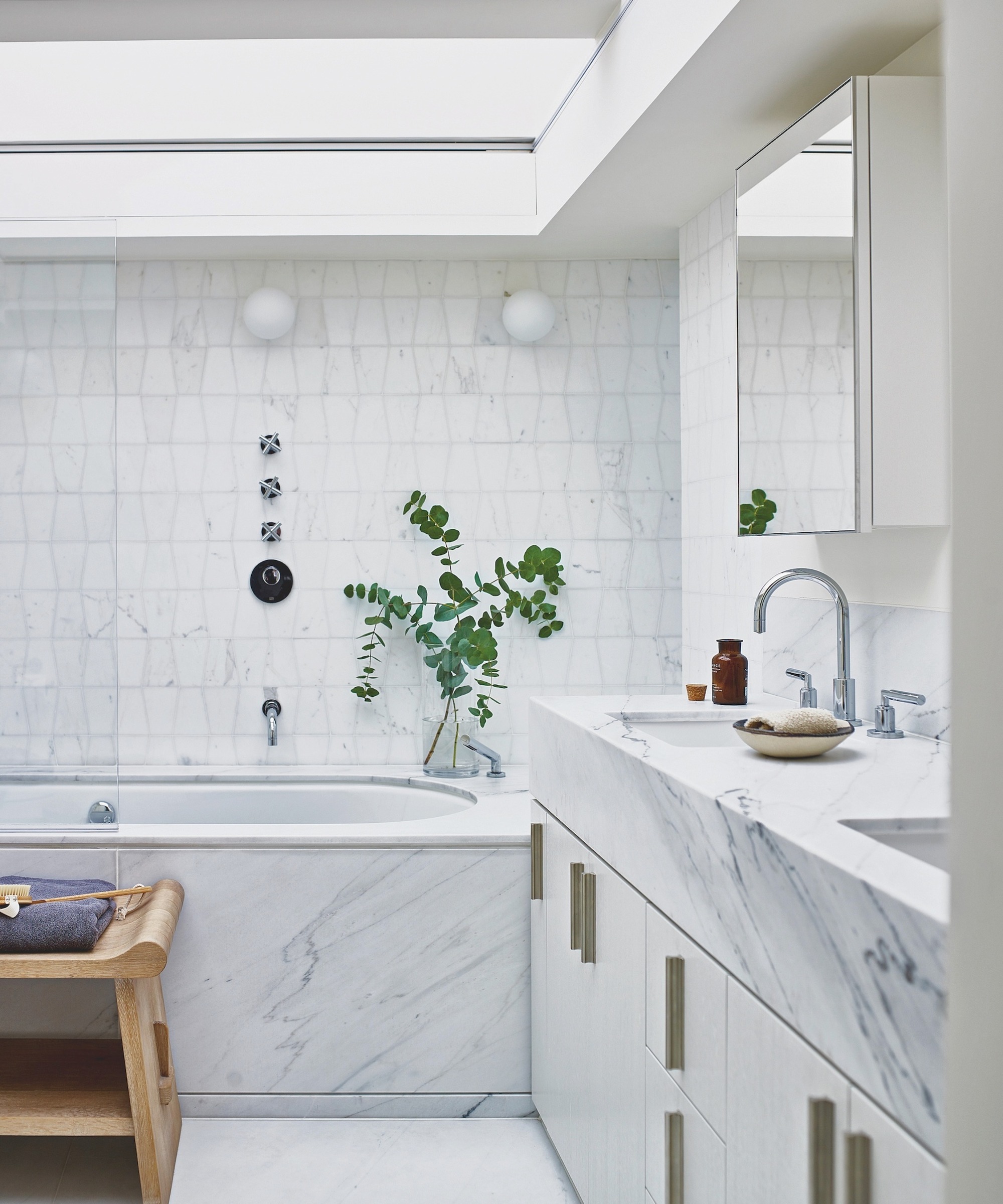 white marble-effect ensuite bathroom with double basin