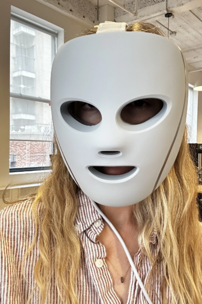 Beauty Director Hannah Baxter tests the Shark's CryoGlow Under-Eye Cooling + LED Anti-Aging & Skin Clearing Face Mask