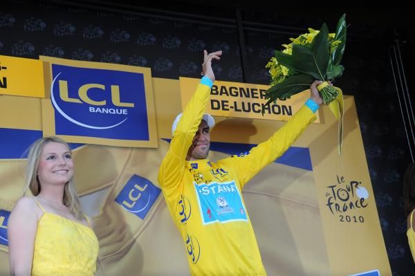 Alberto Contador (Astana) wears yellow for the first time in this Tour