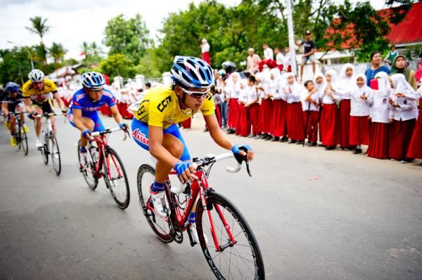 The race leader Ito Masakazu (Aisan Racing Team) in action