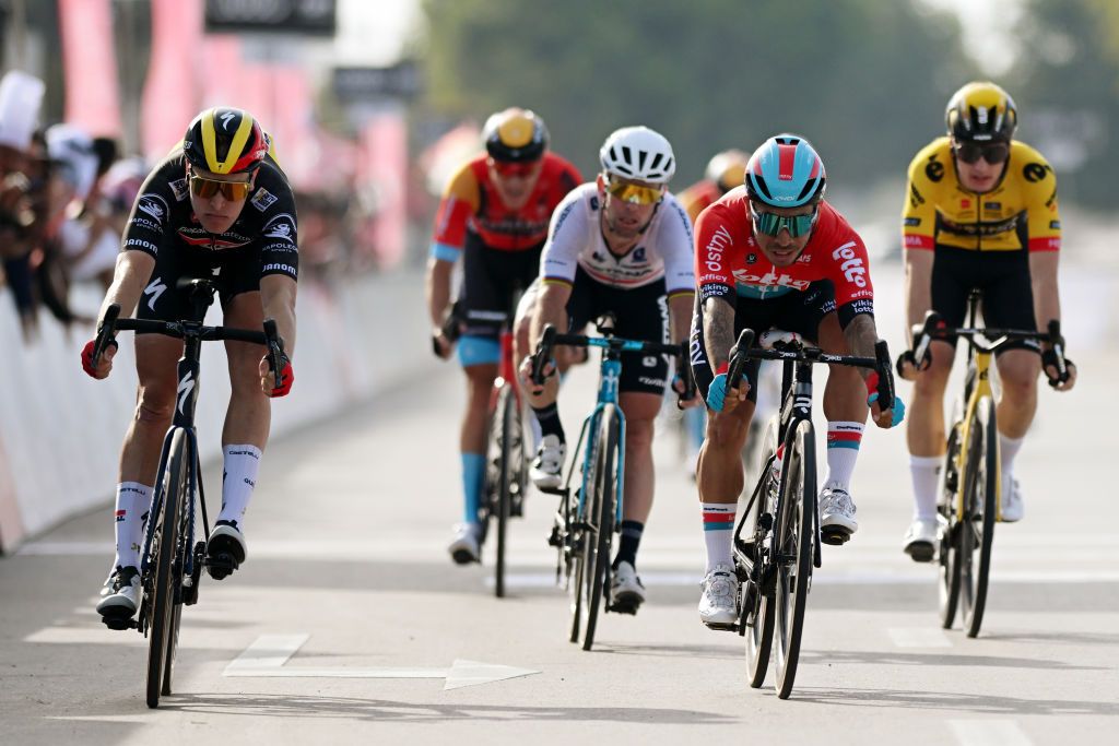 Who won stage 1 at the UAE Tour: Merlier or Ewan?
