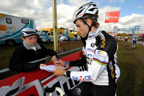Niels Albert (BKCP-Powerplus) signs an autograph