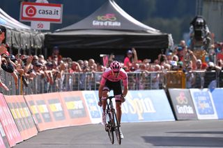 Tom Dumoulin arriving at the finish of the Giro d'Italia's 16th stage over two minutes behind Vincenzo Nibali