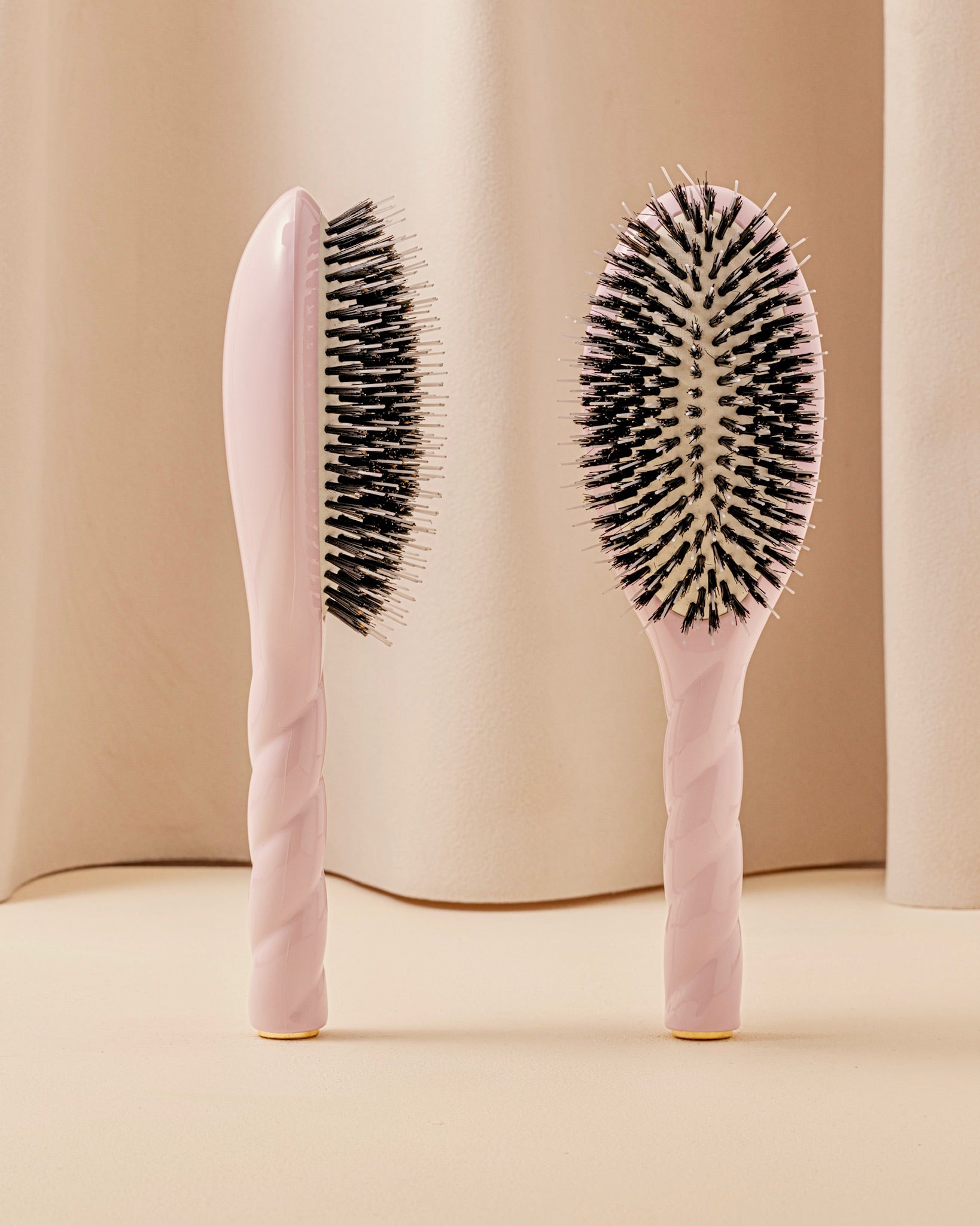 N.02 the Care &amp;amp; Detangling Hair Brush the Essential Pink