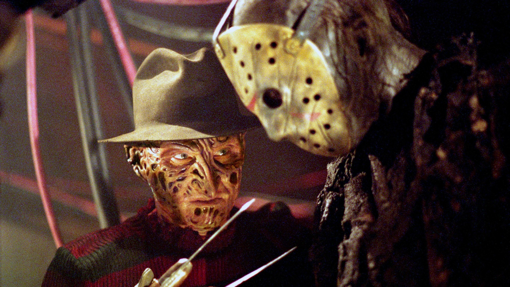 (From L to R) Robert Englund as Freddy Krueger and Ken Kirzinger as Jason Voorhees facing off in a sewer in &#039;Freddy Vs. Jason&#039;