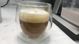 De'Longhi Dinamica Plus making a cappuccino