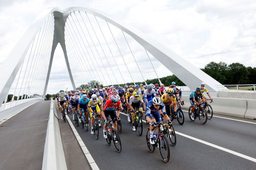 PEER BELGIUM AUGUST 26 A general view of the peloton competing during the 19th Renewi Tour 2023 Stage 4 a 1794km stage from Beringen to Peer UCIWT on August 26 2023 in Peer Belgium Photo by Bas CzerwinskiGetty Images