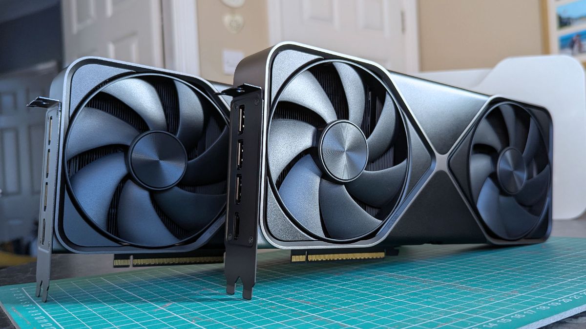 NVIDIA GeForce RTX 5080 Founders Edition (front) compared to RTX 5090 Founders Edition (rear)