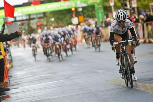 An early break in the women's race.