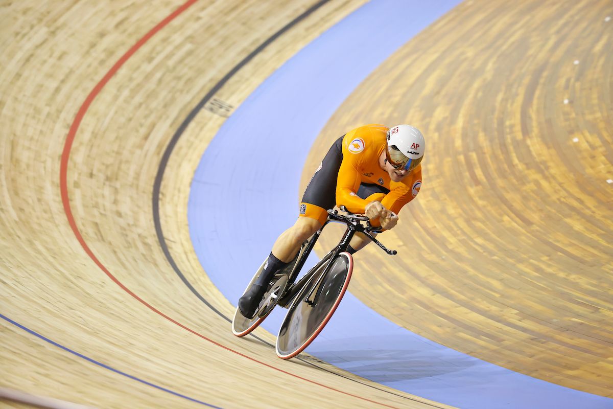 Picture by Alex Whitehead/SWpix.com - 22/10/2021 - Cycling - Tissot 2021 UCI Track Cycling World Championships - Men's 1Km Time Trial Final - Stab Velodrome, Roubaix, France - The Netherland's Jeffrey Hoogland races to the rainbow jersey in the final of the men's 1Km time trial.