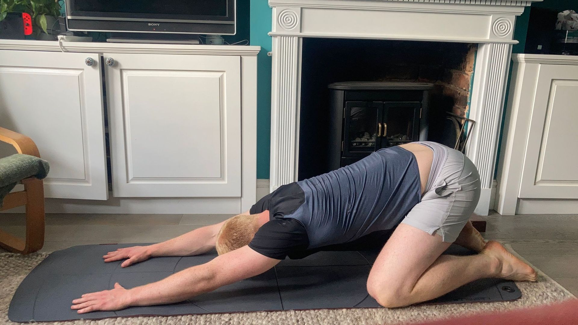 I tried a four-move stretching routine, and it helped soothe my aching ...