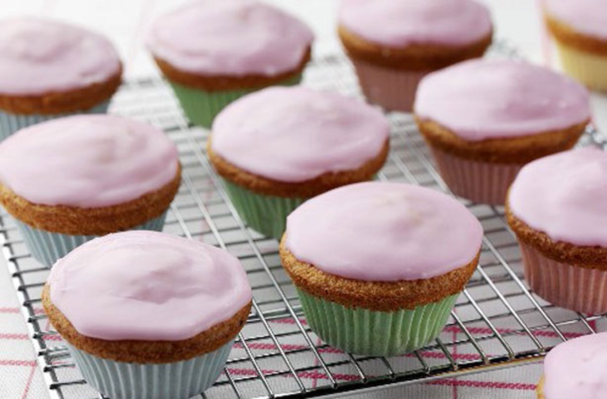 Raspberry fairy cakes