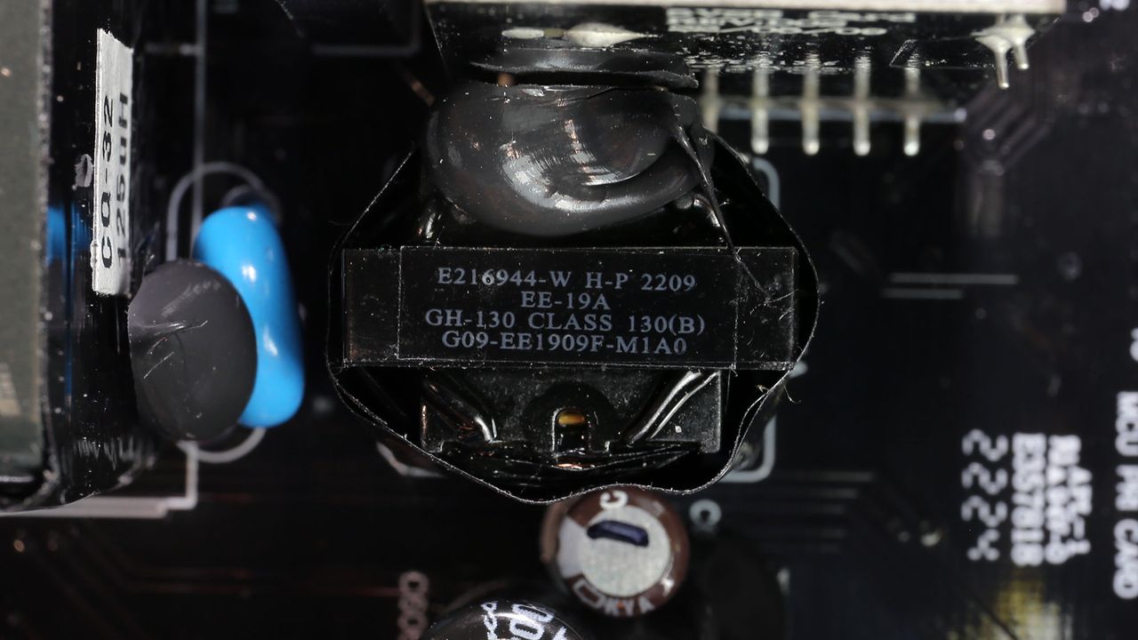 MSI MEG Ai1000P PCIe5