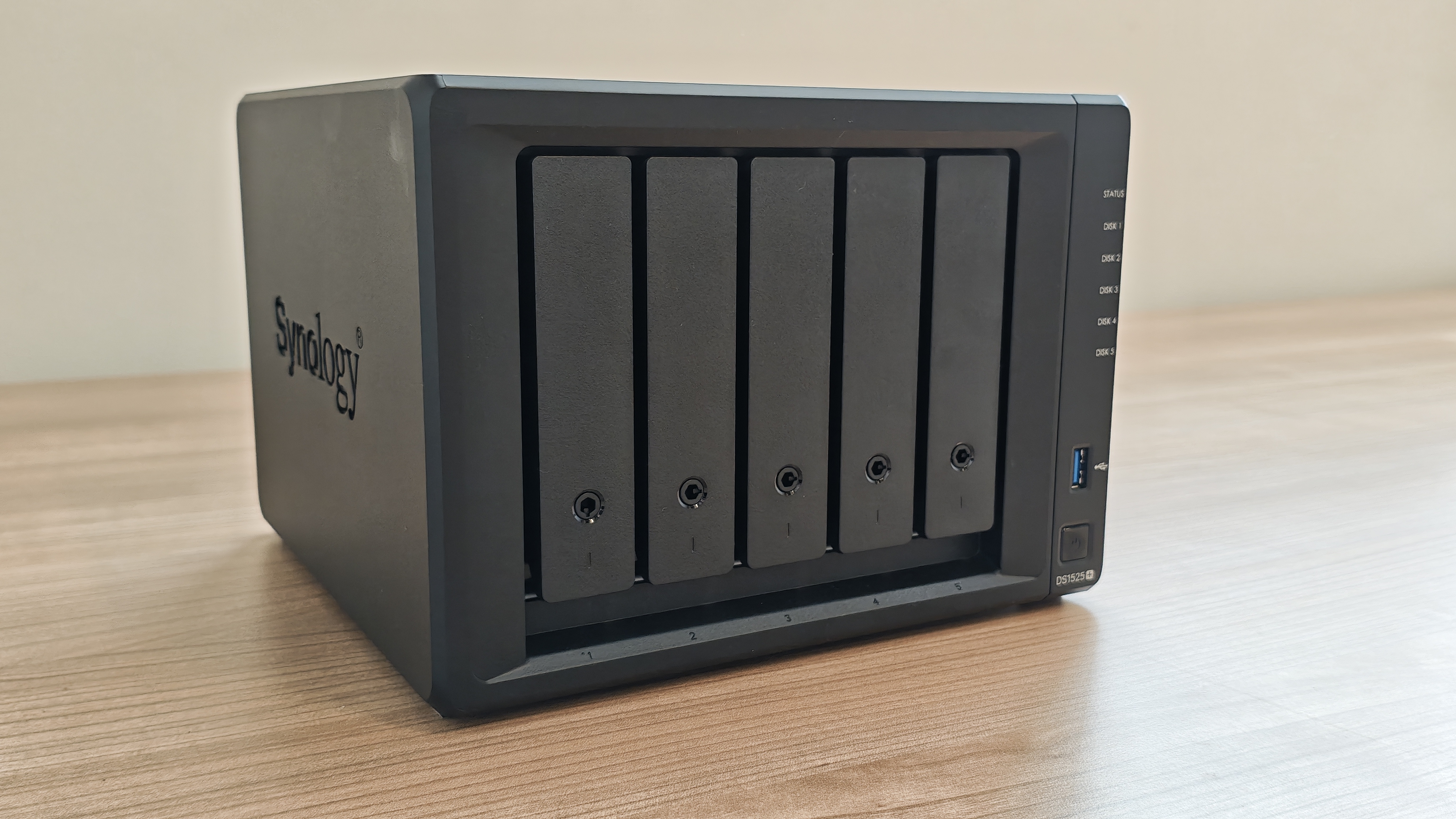 Synology DiskStation DS1525+ 