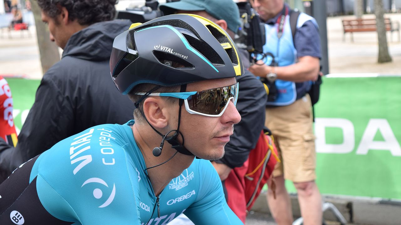 Along with Dan Martin, Bryan Coquard is another rider to wear Roka sunglasses