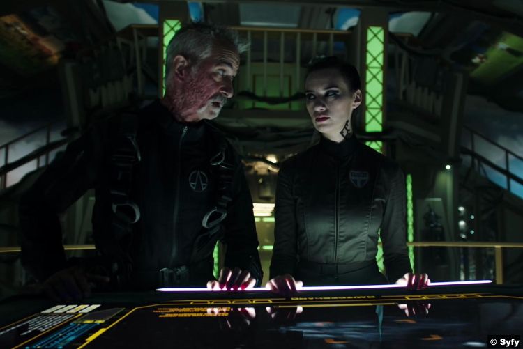 Belter Camina Drummer (right) in "The Expanse."