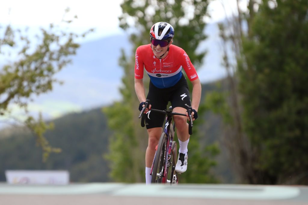 JACA SPAIN MAY 02 Stage winner Demi Vollering of The Netherlands and Team SD Worx Protime sprints at finish line during the 10th La Vuelta Femenina 2024 Stage 5 a 1139km stage from Huesca to Alto del Fuerte Rapitan Jaca 1103m UCIWWT on May 02 2024 in Jaca Spain Photo by Alex BroadwayGetty Images