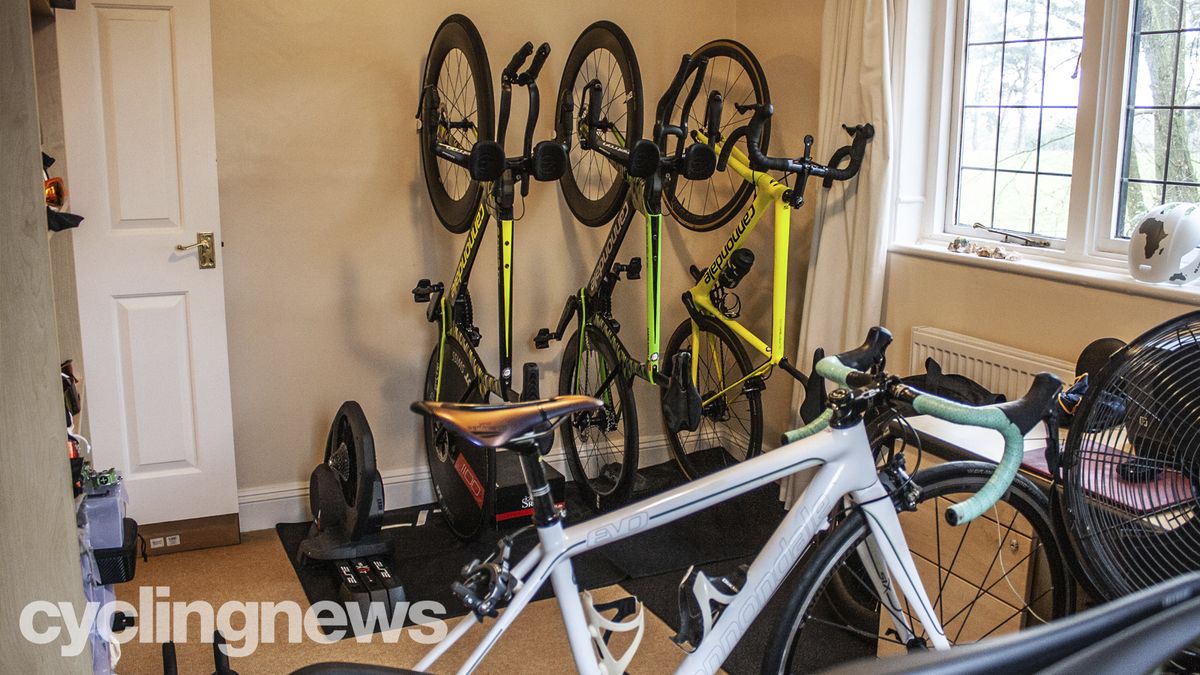 Lots of Cannondale bikes in the pain cave