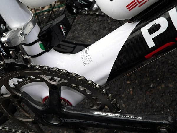 The down tube now sports ribs as it approaches the bottom bracket shell.