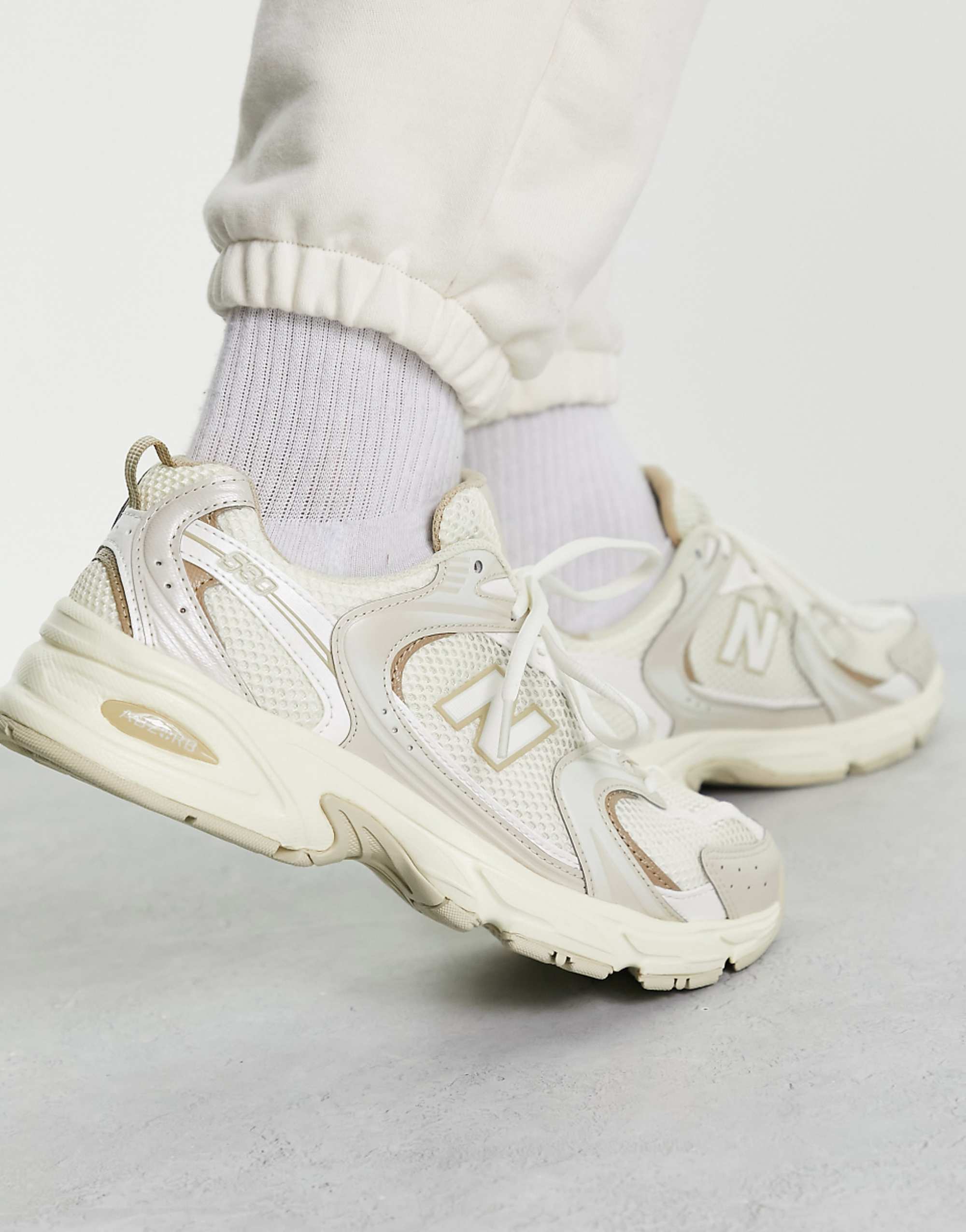 New Balance 530 Trainers in Oatmeal