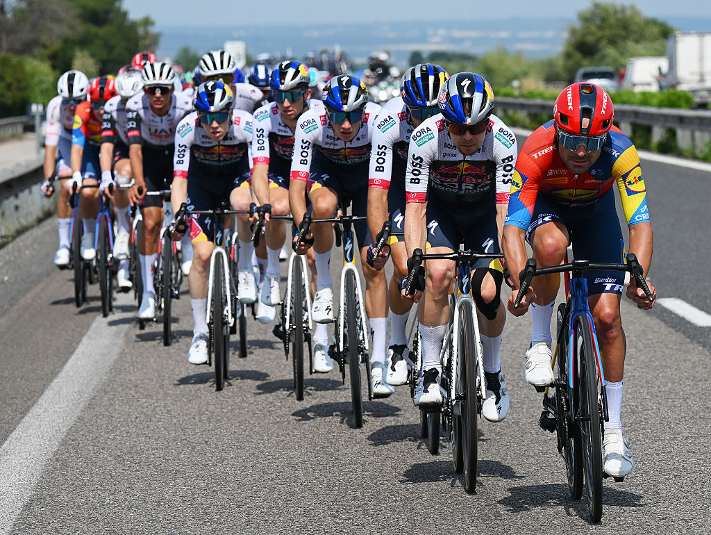 Jacopo Mosca lead the Giro peloton