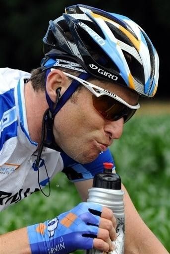 Christian Vande Velde (Team Garmin-Chipotle p/b H30) takes a drink