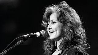Bonnie Raitt onstage