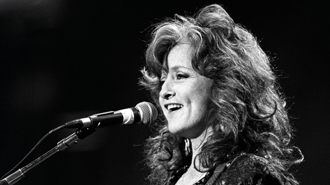 Bonnie Raitt onstage
