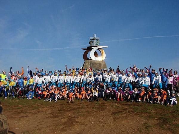 Xacobeo Galicia and school children after riding to Monte do Gozo.