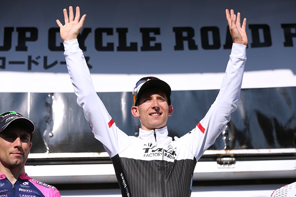 Bauke Mollema celebrates on the podium
