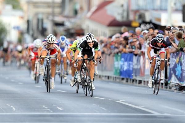 Melissa Hoskins (GreenEDGE) sprints for second place and also the under 23 Championship.