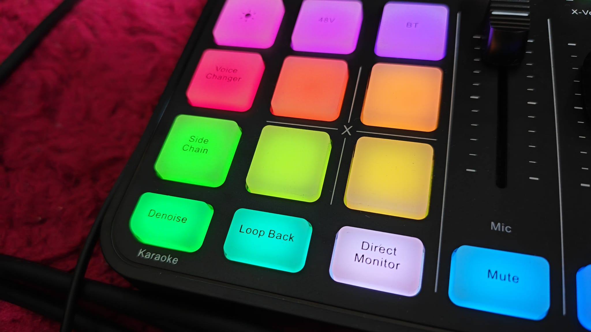 Some of the pad buttons on the OneOdio Solocaster