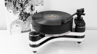 Clearaudio Innovation turntable Revolver edition alongside the album itself