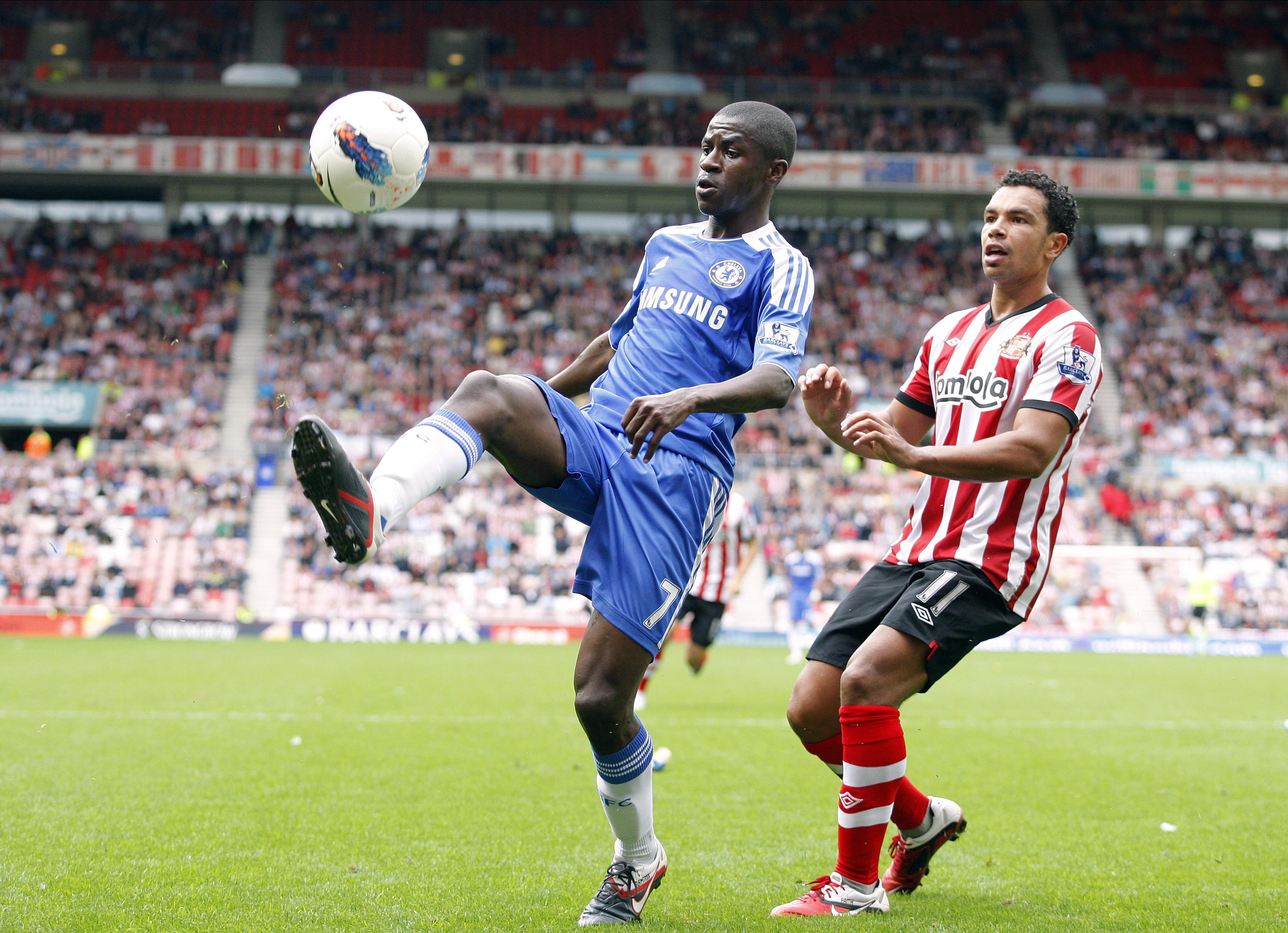 Ramires playing for Chelsea against Sunderland, 2011